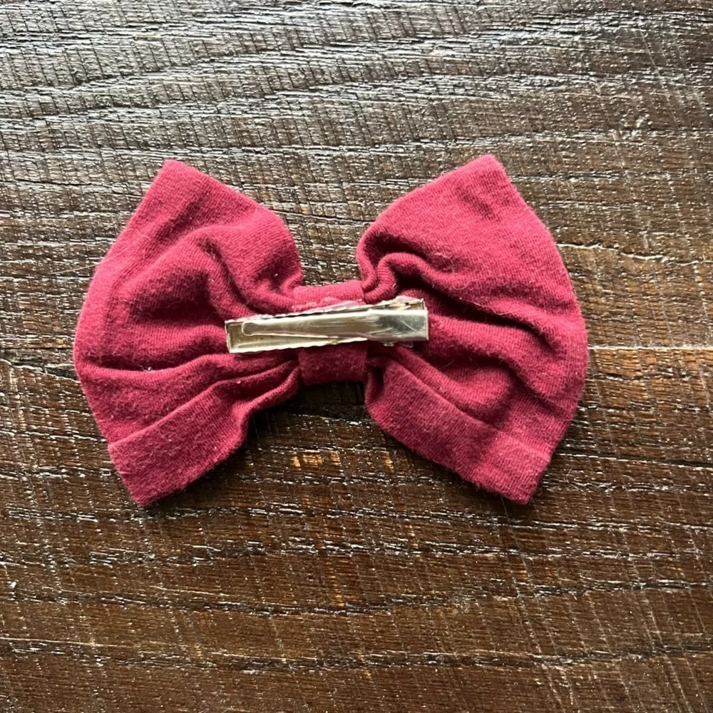 Girls clip bow maroon